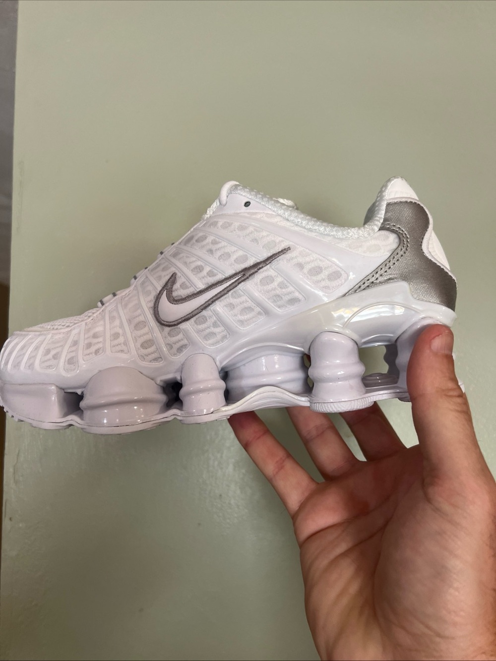 Nike Women’s white Shox Athletic Sneakers (AR3566 100) no box size 6